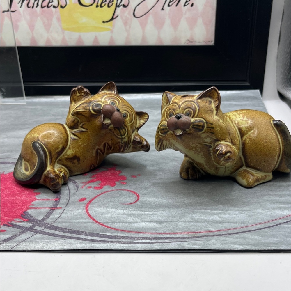 Vintage Giftcraft Redware Cats Salt & Pepper Shakers GUC